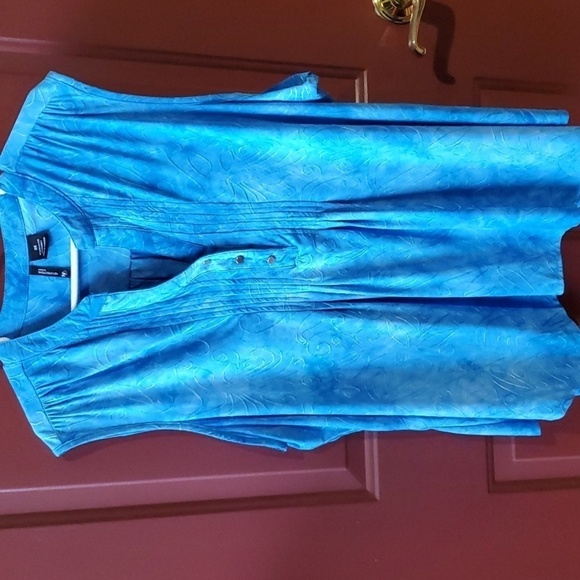 new directions Tops - New Directions blue embossed sleeveless top size 3X asymmetrical